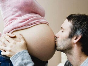 ¿El padre debe estar presente en la sala de partos?