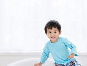 Las emociones son fundamentales en el desarrollo de los niños niño sonriendo y expresando sus emociones
