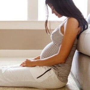 Conoce por qué se dan cambios en los senos por el embarazo mujer experimentando cambios en los senos por el embarazo