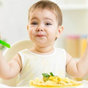 La nutrición de tu niño pequeño de los 12 a los 24 meses
