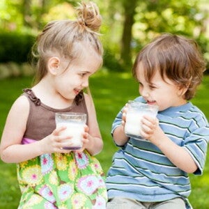 Incluye lácteos en la alimentación de los niños para favorecer su desarrollo Los lácteos son fundamentales para los niños
