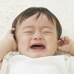 como aliviar cólicos del bebe bebé llorando por cólicos