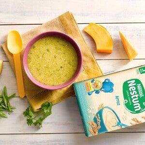 Sopa de pollo con NESTUM® Arroz