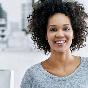 Vitaminas para embarazarse Mujer sonriendo