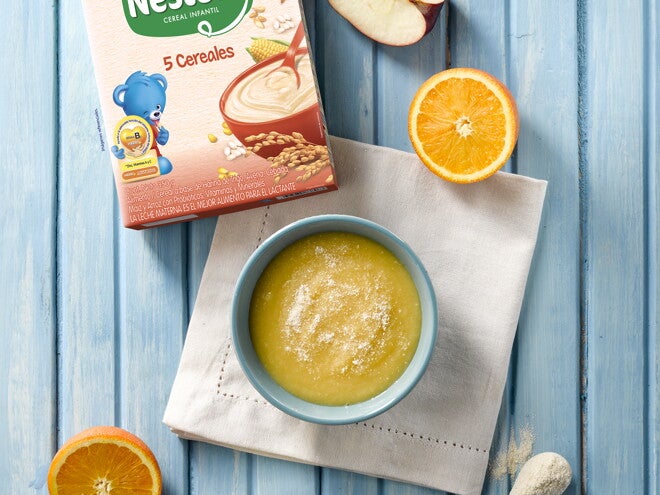 Papilla de manzana y naranja con NESTUM® 5 cereales Papilla de manzana y naranja con NESTUM® 5 cereales