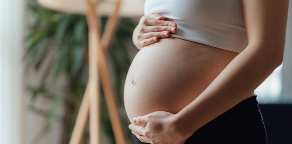 Presión arterial alta , hinchazón y falta de aire son algunos de los síntomas de la preeclampsia. identifica los síntomas de la preeclampsia.
