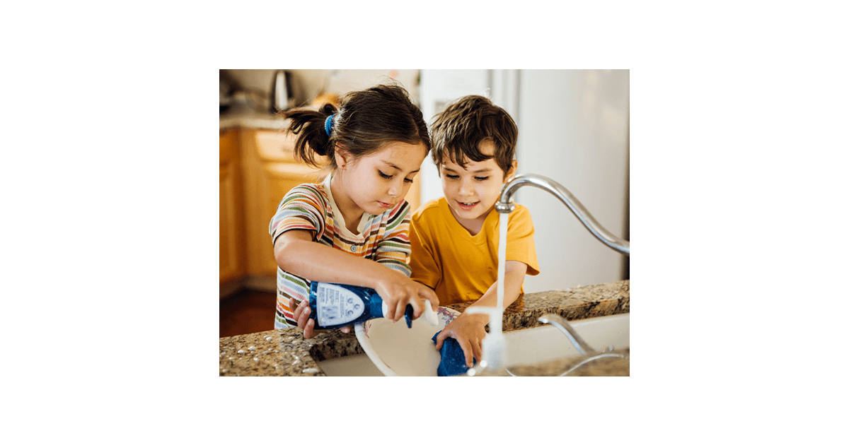 Cómo involucrar a los niños en tareas del hogar | Nestlé FamilyNes